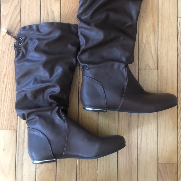 Brown flat slouchy boots - Picture 2 of 3